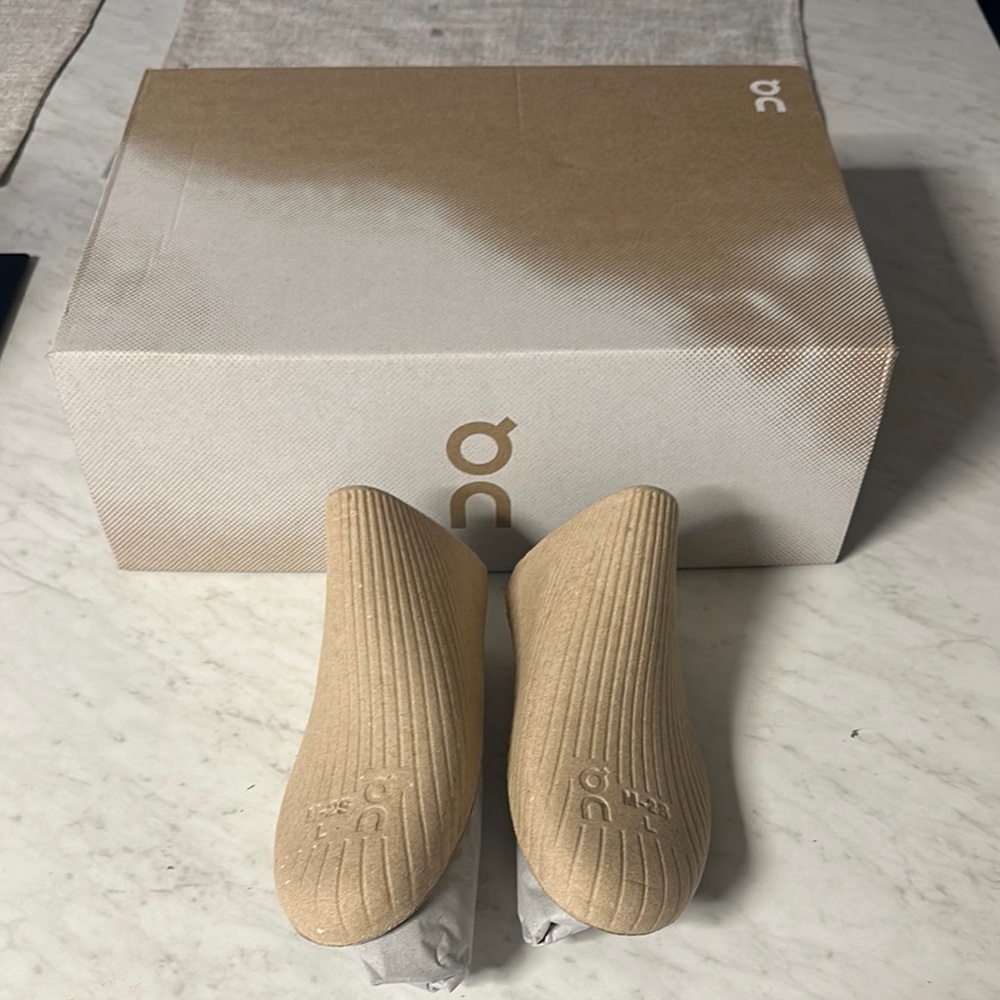 On Running Women's Tan CLOUDNOVA X empty box for saleBox sale as is not returns